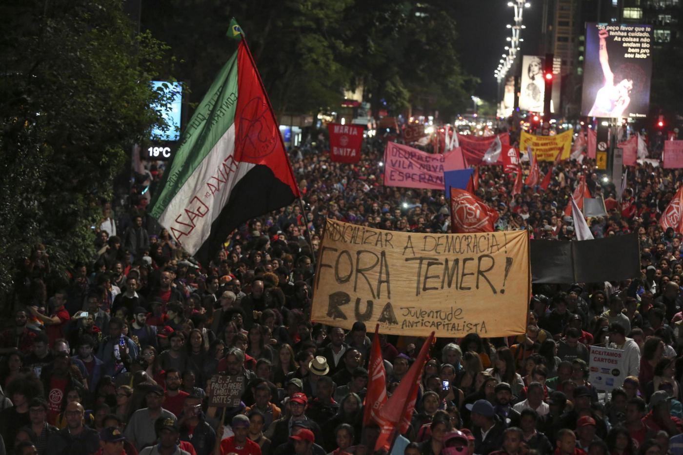 Proteste contro il presidente Temer in Brasile